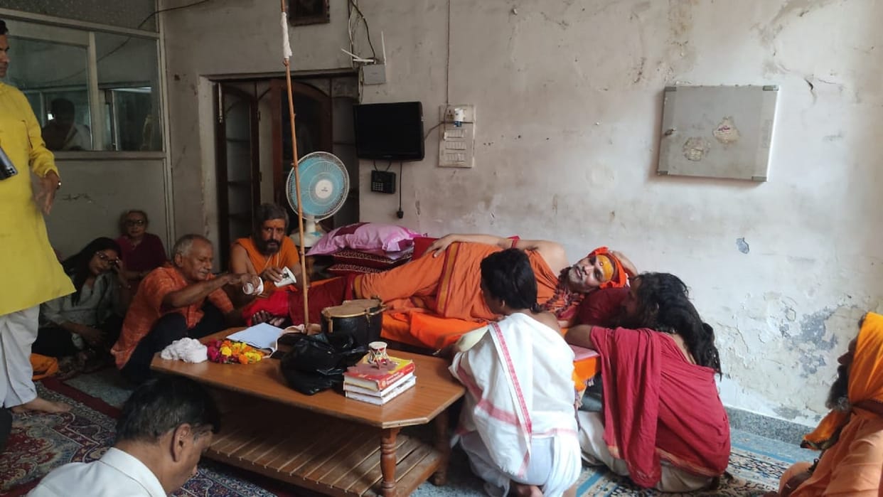 Swami Avimukteshwaranand observed silence after mental worship, today Hanuman Chalisa will be recited in Sri Vidyamath Varanasi