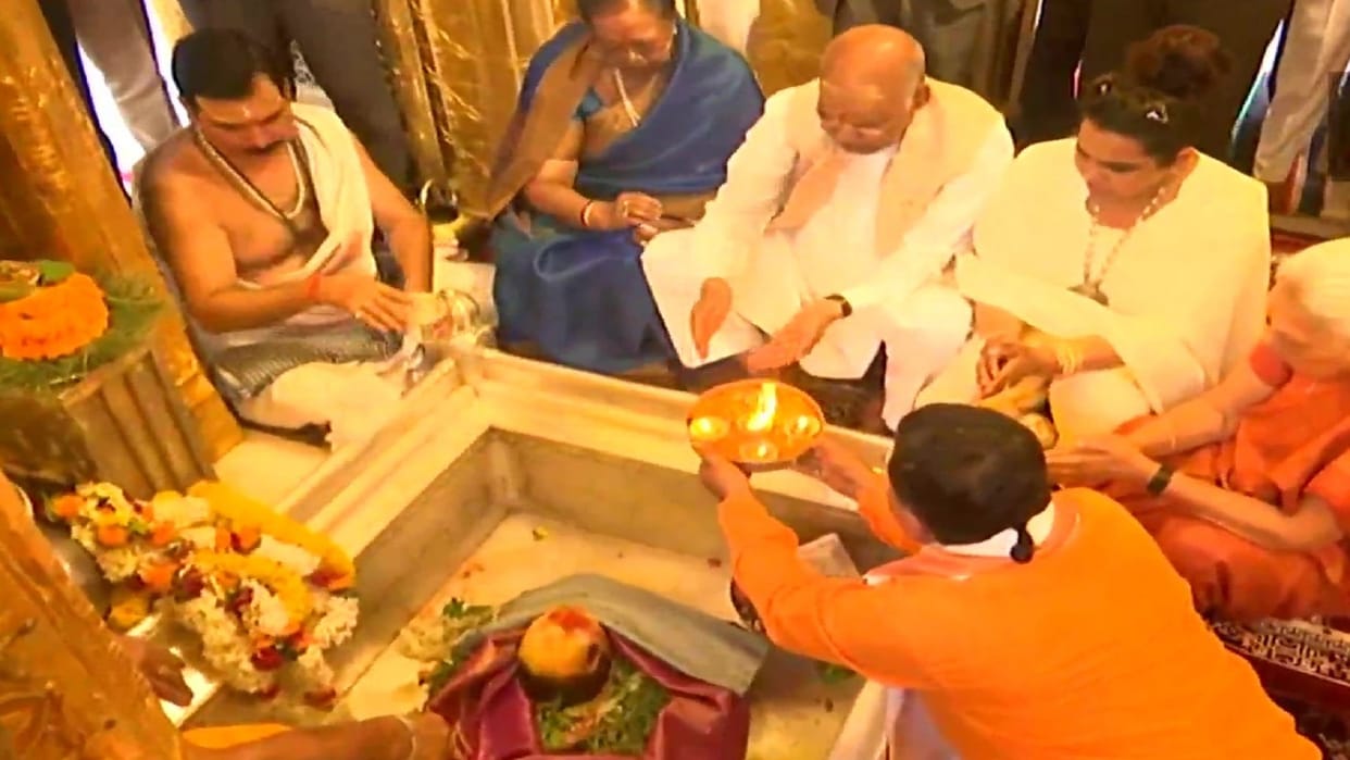 President Ramnath Kovind varanasi visit today offer prayer to baba vishwanath all updates today in hindi