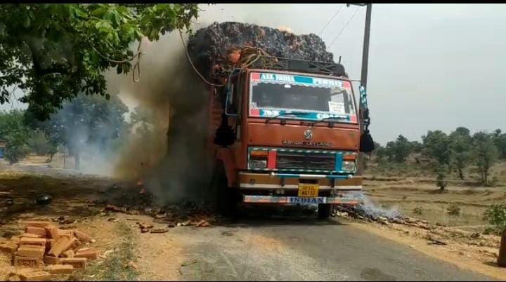 Truck carrying tendu leaves burnt