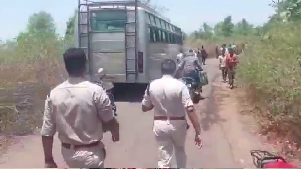 Satna News: Bus full of baraatis hit by high tension line, more than two dozen people scorched