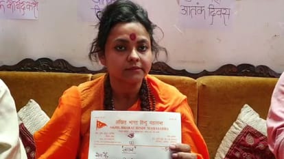 National Secretary of Akhil Bharat Hindu Mahasabha written a memorandum with her blood and sent it to President.