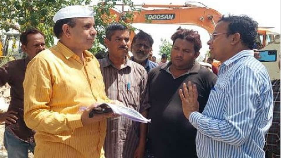 Bulldozer ran on school of former  Municipal President in etah