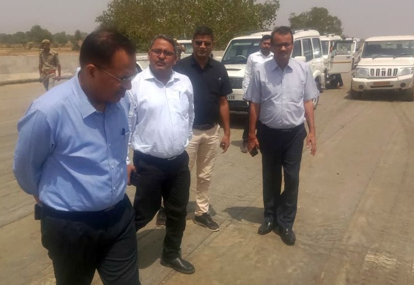 Complete the work of Bundelkhand Expressway on time