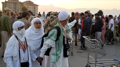 jammu kashmir Hajj yatra 2022 after two years First batch of 145 pilgrims from JK leaves for Saudi Arabia