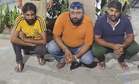Eight accused arrested for drinking alcohol and hookah at Ganga Ghat