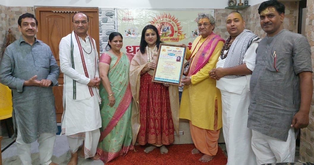 Hathras: Shweta became the national president of the women's wing of Dharma Raksha Sangh
