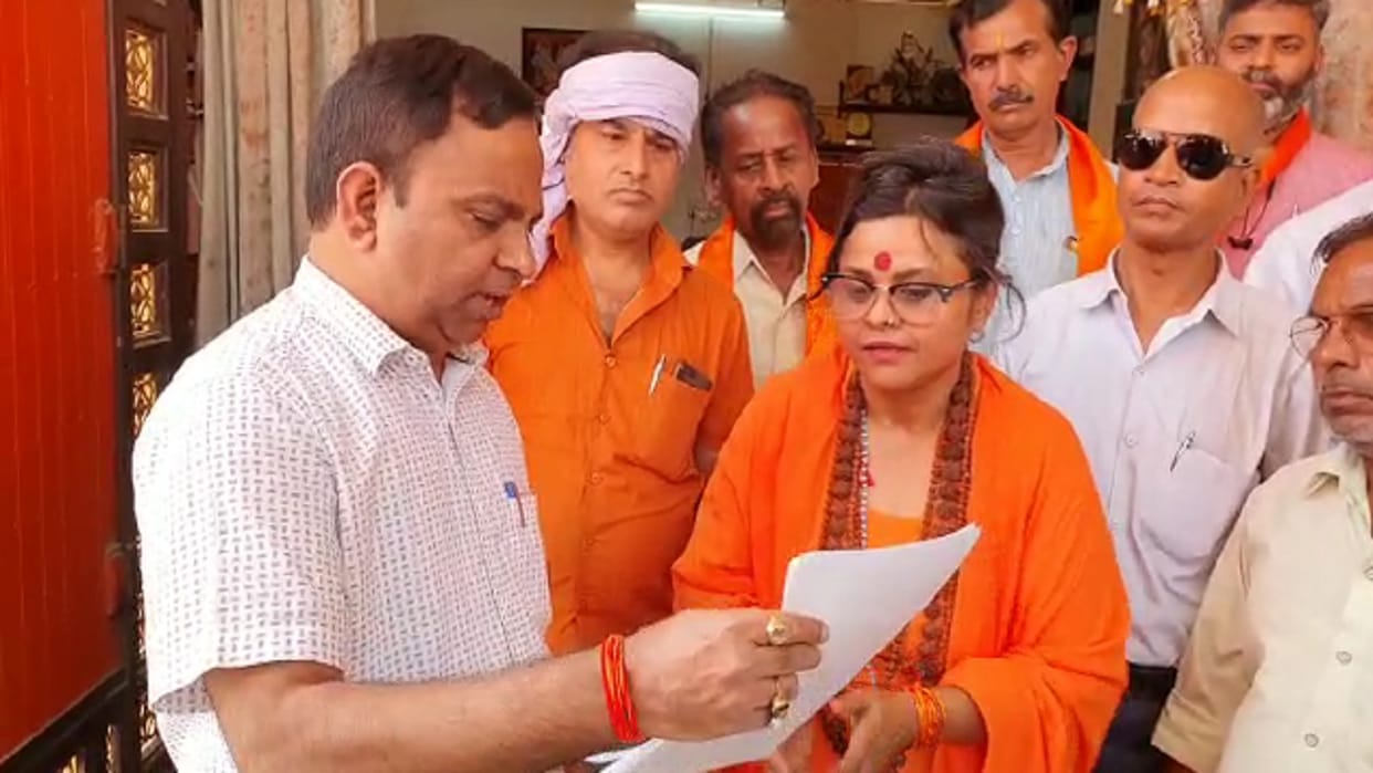 National Secretary of Akhil Bharat Hindu Mahasabha written a memorandum with her blood and sent it to President.