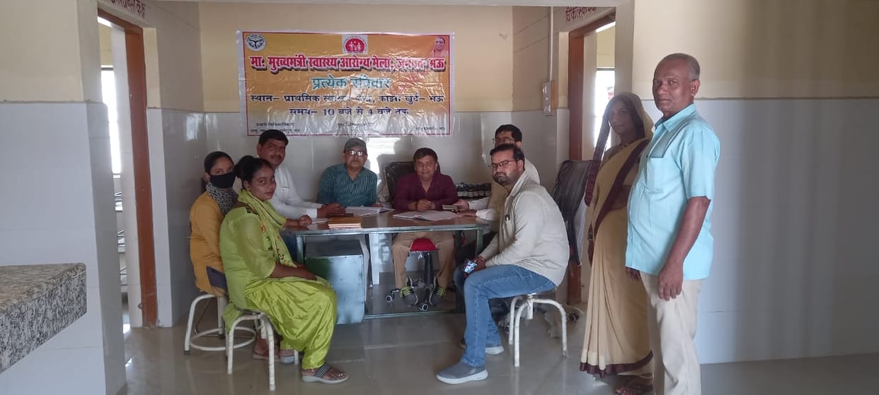 Treatment of patients in Jan Arogya Mela