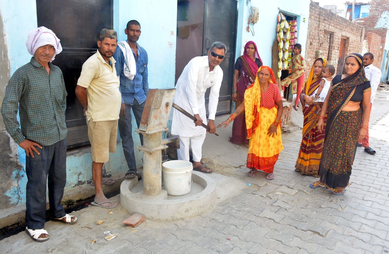 Aligarh: Dirty water coming from taps in Kamal Sarovar for two months