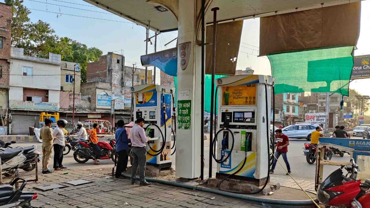 Three crore dues on Municipal Corporation refused to give petrol and diesel