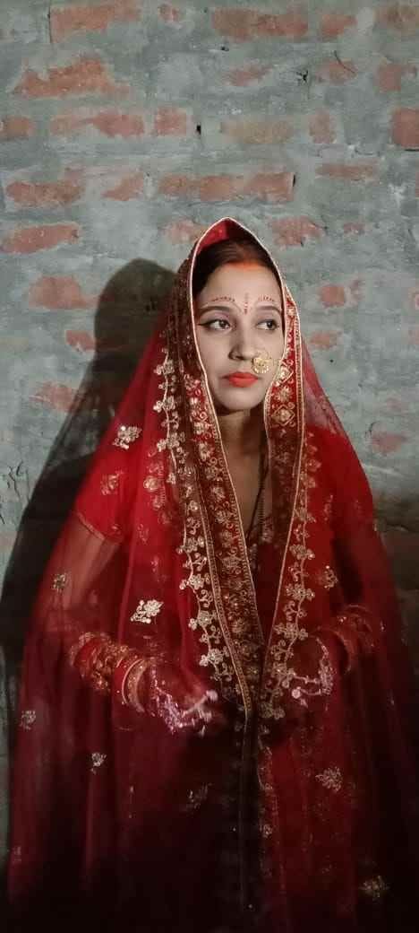 Newly married woman hanged herself from the fan