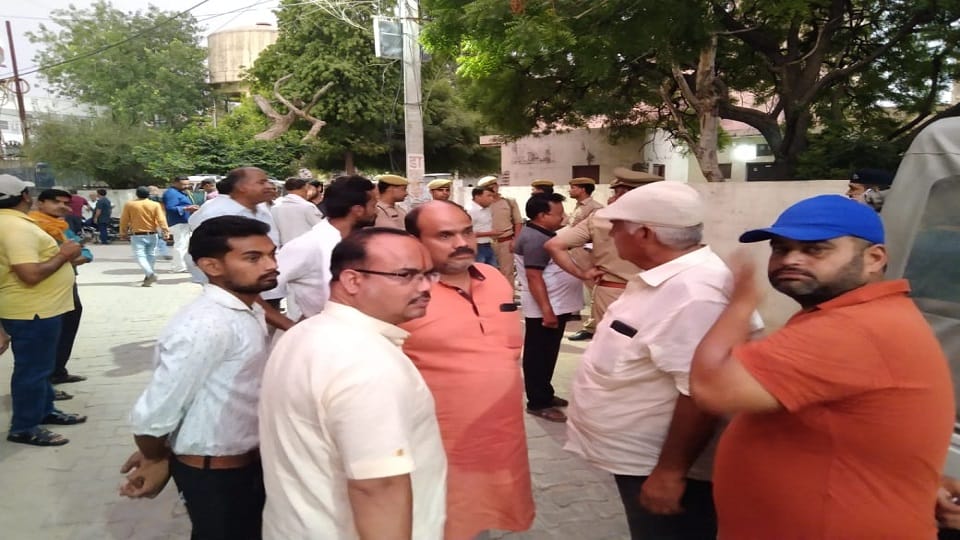 Congress leader and his wife's died due to bullet injuries Mathura crime news
