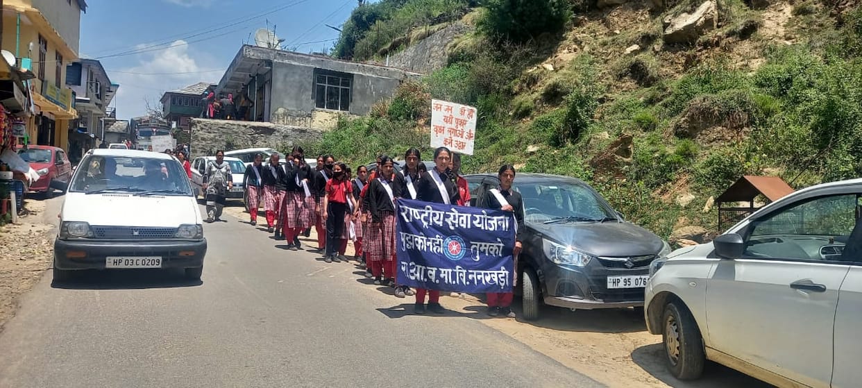 student organised railly in nankhari rampur on enviornment day
