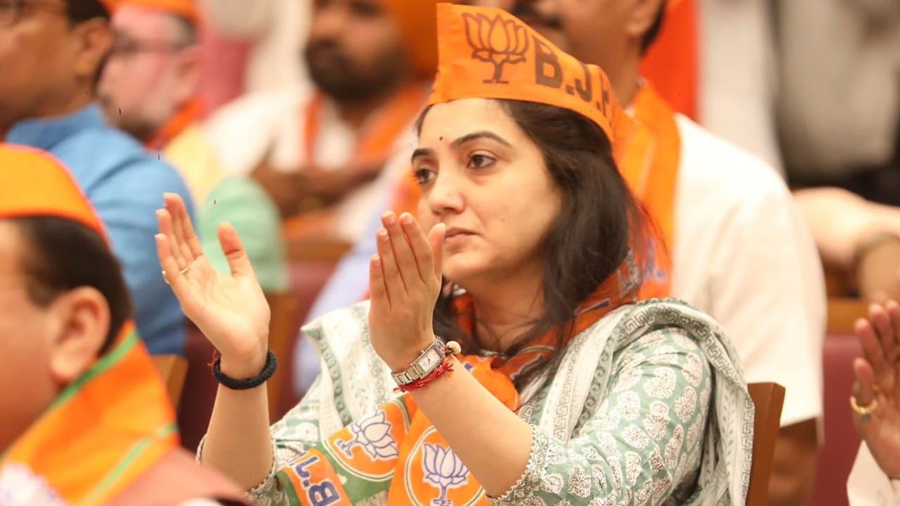 Why BJP Suspended Nupur Sharma From Party Know Two Big Reasons Behind Her Suspension News in Hindi