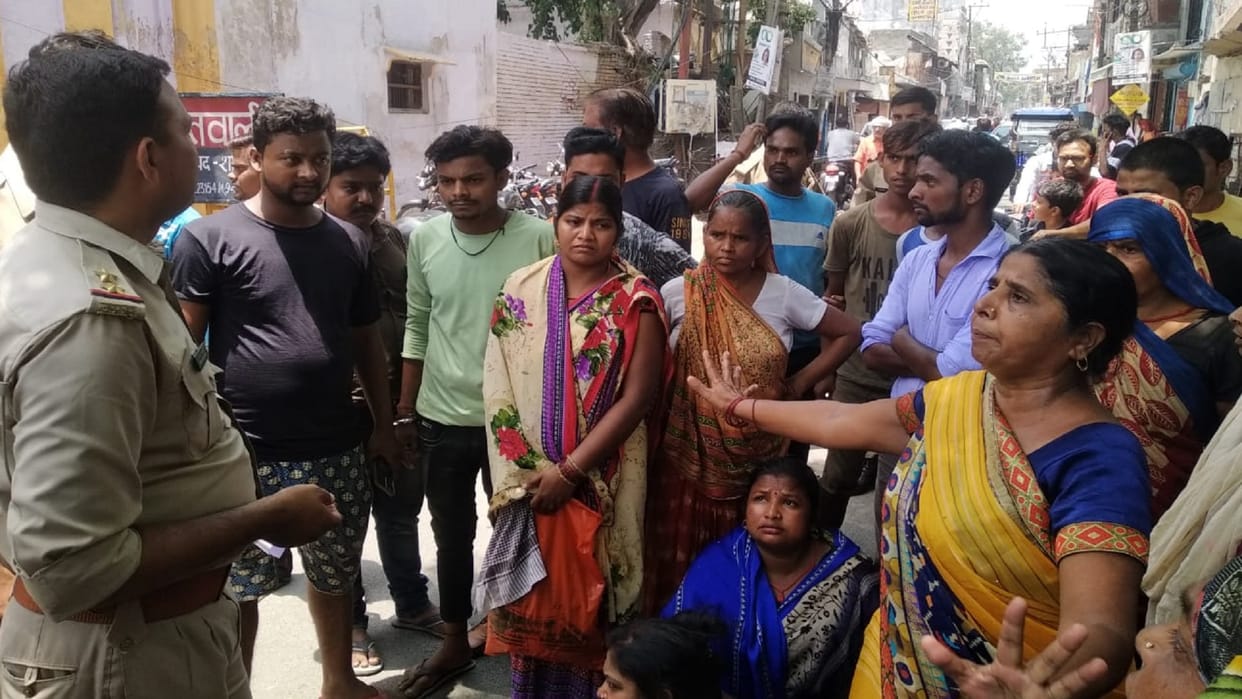 Shahjahanpur Woman dies of illness jammed by placing dead body in front of Kotwali