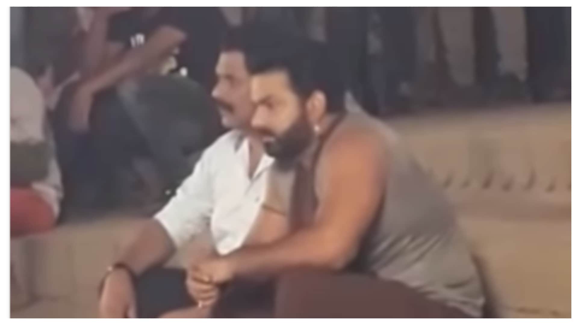 Actor Pawan Singh Sushil Singh shooting video goes viral from set of film Har Har Gange
