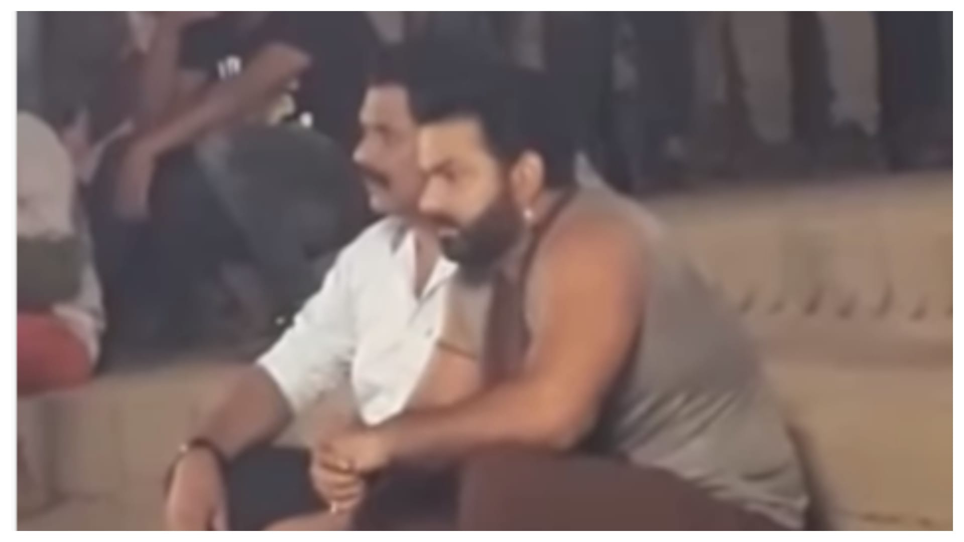 Actor Pawan Singh Sushil Singh shooting video goes viral from set of film Har Har Gange