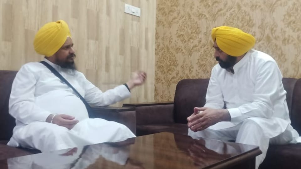 Punjab CM Bhagwant Mann visits Shri Harmandir Sahib in Amritsar today