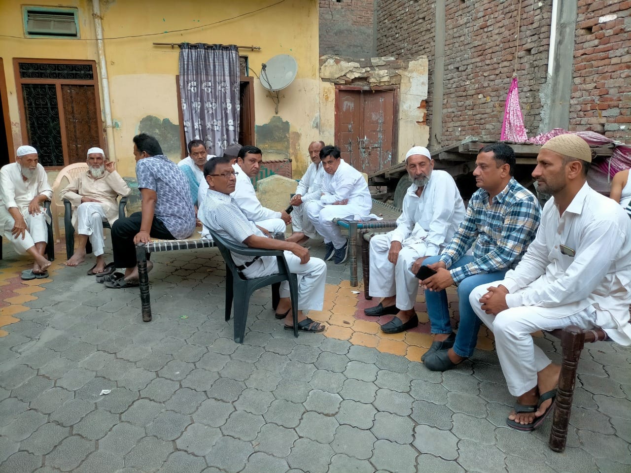 Accident: two hindu and muslim friends died in Accident in kairana in shamli