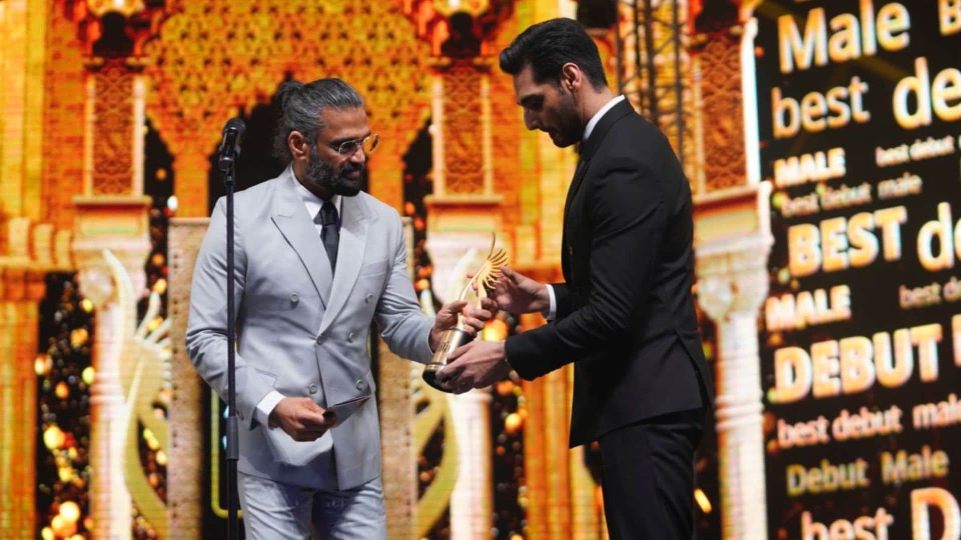 Shershah wins maximum number of awards in IIFA 2022 Abu Dhabi Vishnuvaradhan Asees Kaur Jubin Nautiyal