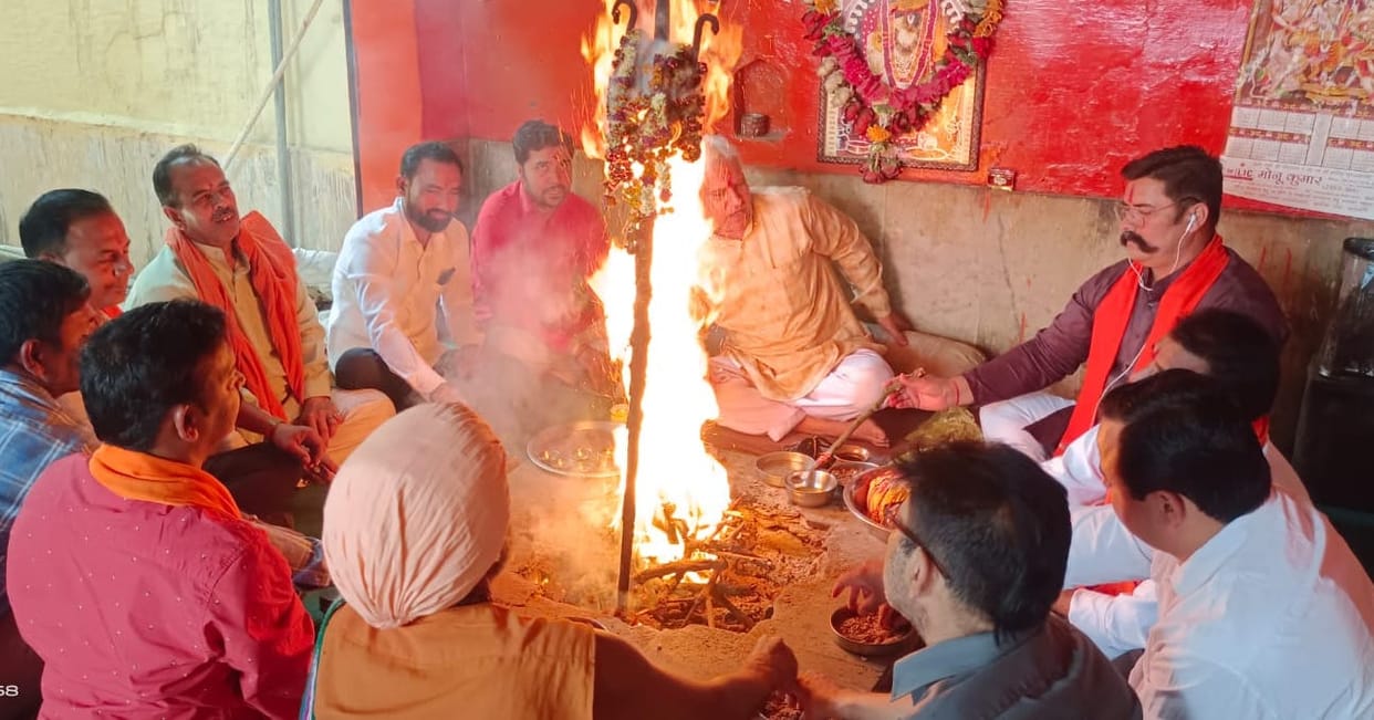 Havan done on the birthday of Chief Minister, cut cake