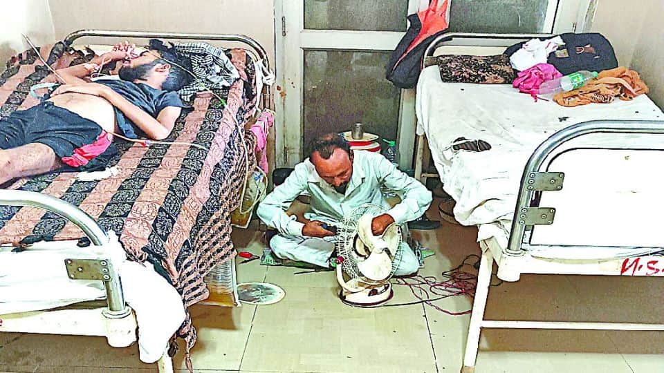 Patients suffering due to mismanagement in SN Medical College Agra