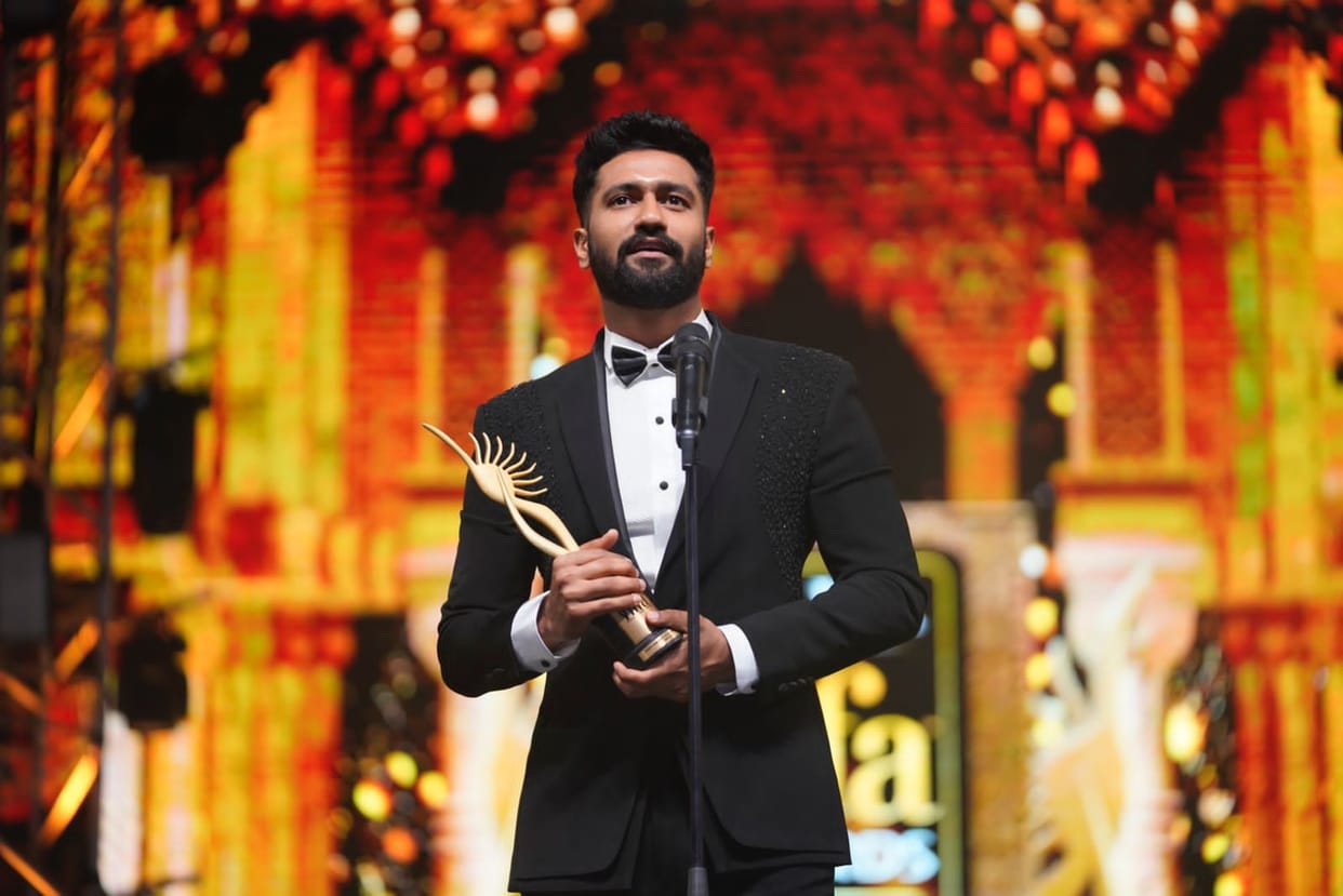 Vicky Kaushal who arrived alone at IIFA Awards  2022 revealed about married life said sukoon bhari zindagi hai