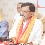 अयोध्या में देवकाली स्थित होटल में पत्रकारों से वार्ता करते सांसद संजय राउत