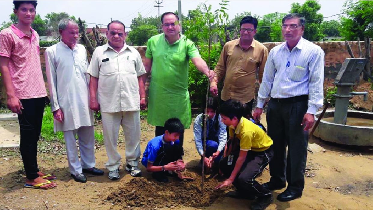 Umeed Ki Mashal: Dr. Nagar is running a campaign to save trees along with water conservation