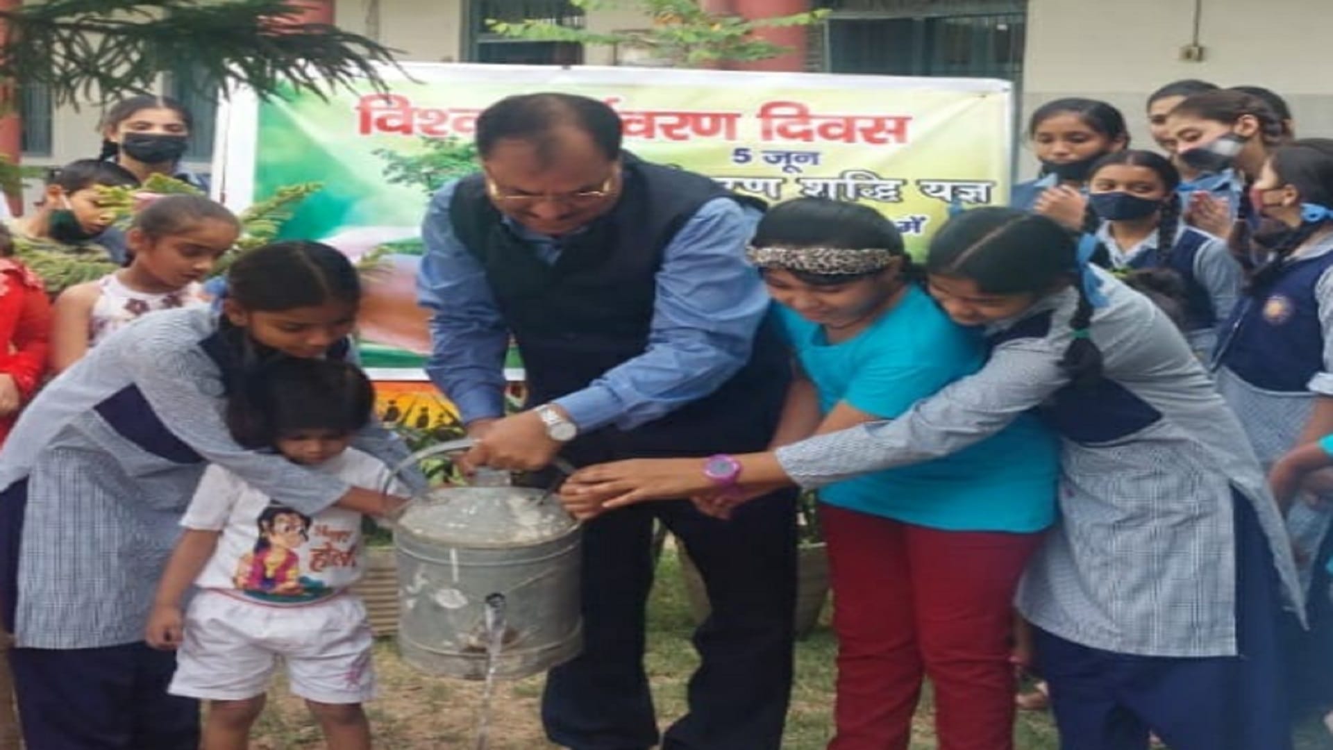 Environment Day celebrated in schools, colleges and universities of delhi, government will plant 35 lakh saplings