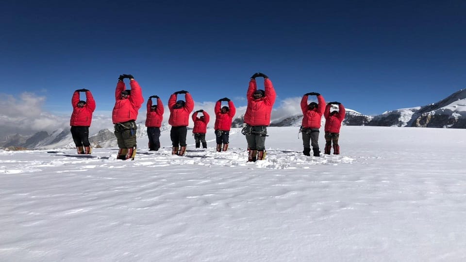 ITBP mountaineers set new record by performed yoga on 22850 feet high peak before International Yoga Day