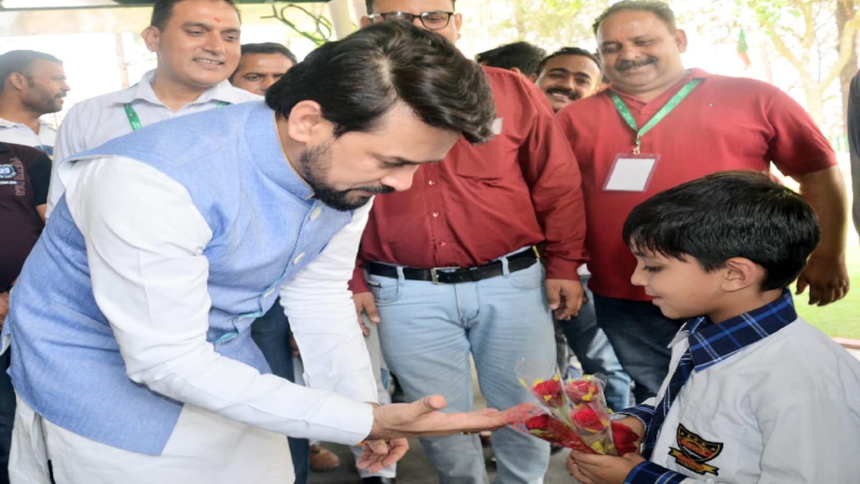 Anurag thakur said in Hamirpur that Congress had snatched special status from Himachal