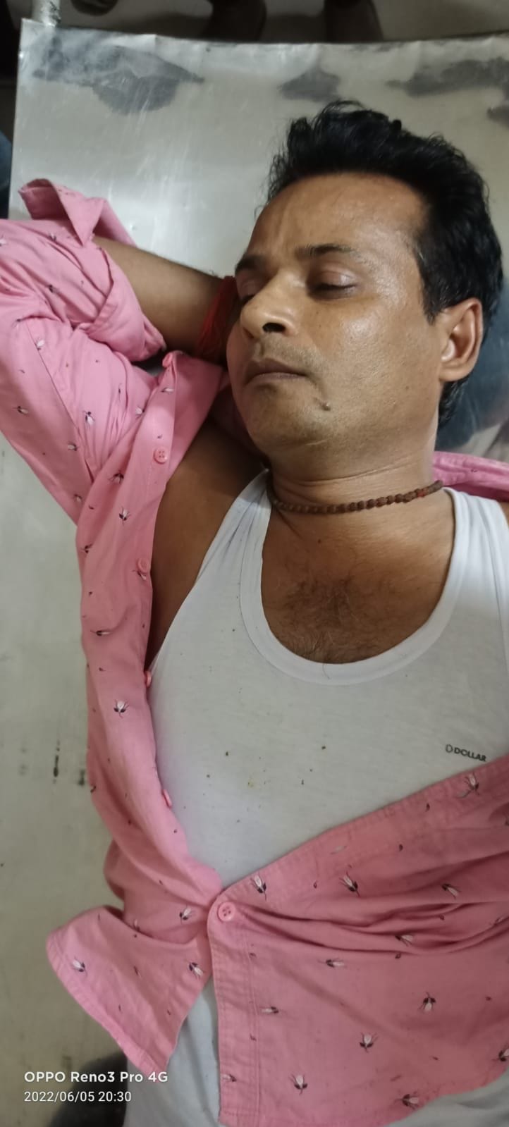 miscreants shot the businessman in market for not paying extortion of five lakhs