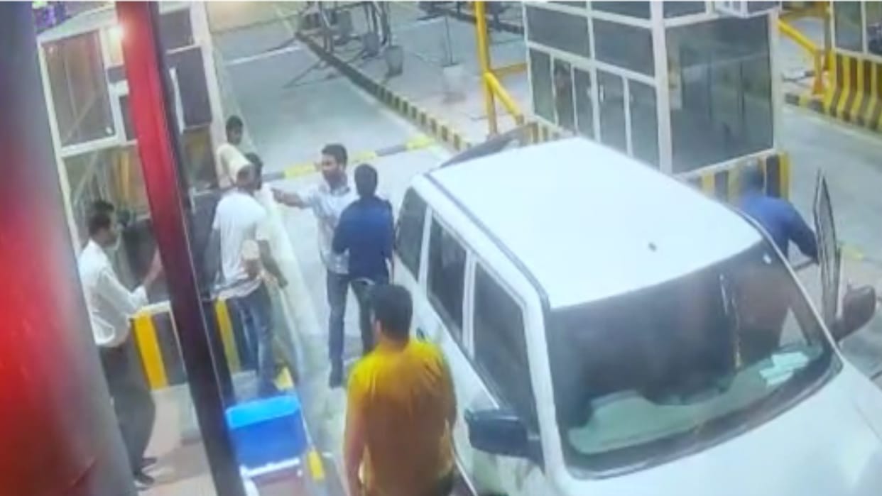 Meerut: Alleged SOG team assaulted toll workers at Kashi toll plaza in Meerut
