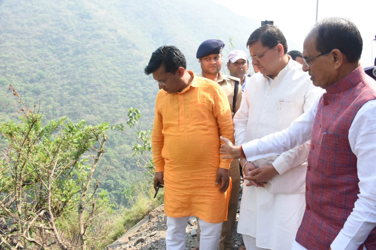 Uttarkashi Bus Accident: Shivraj told that the bus was broken into two pieces, 9 couples died in the accident, one hand was found lying away