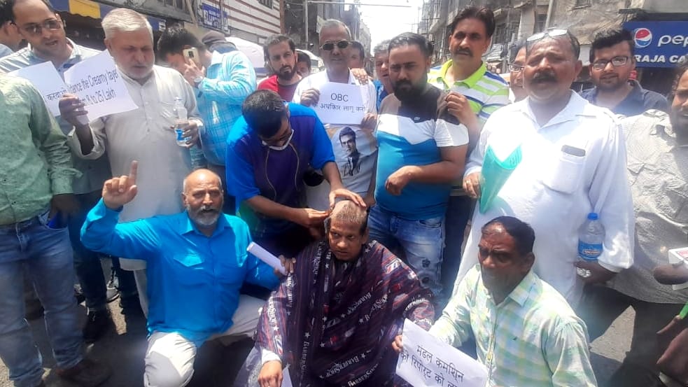 Congress OBC Unit Protest in jammu got shaved demand to implementation of Mandal commission and 27 percent reservation for obc in Jammu Kashmir