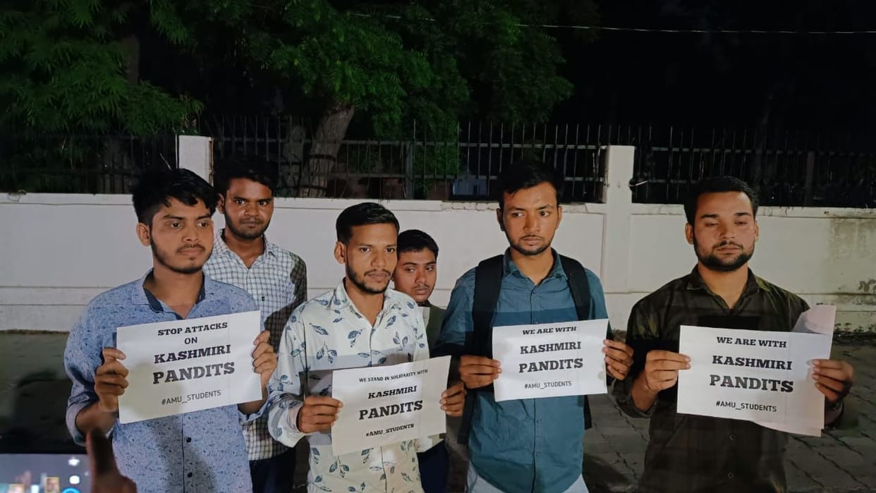 AMU students march in support of Kashmiri Pandits