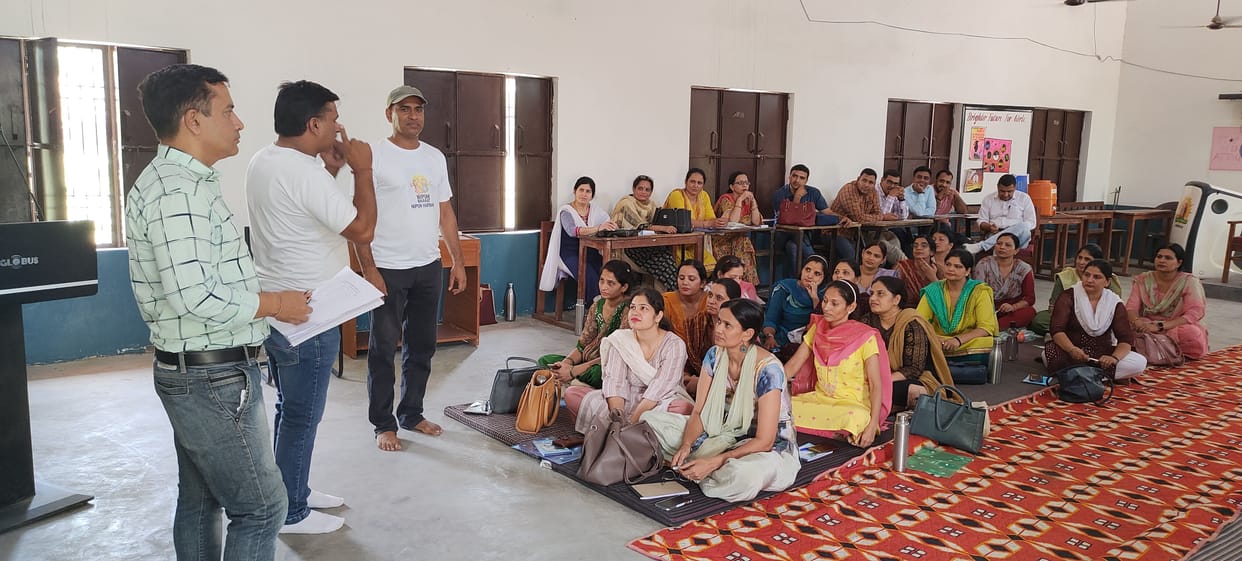 Teachers are learning tricks to teach children better in summer vacation