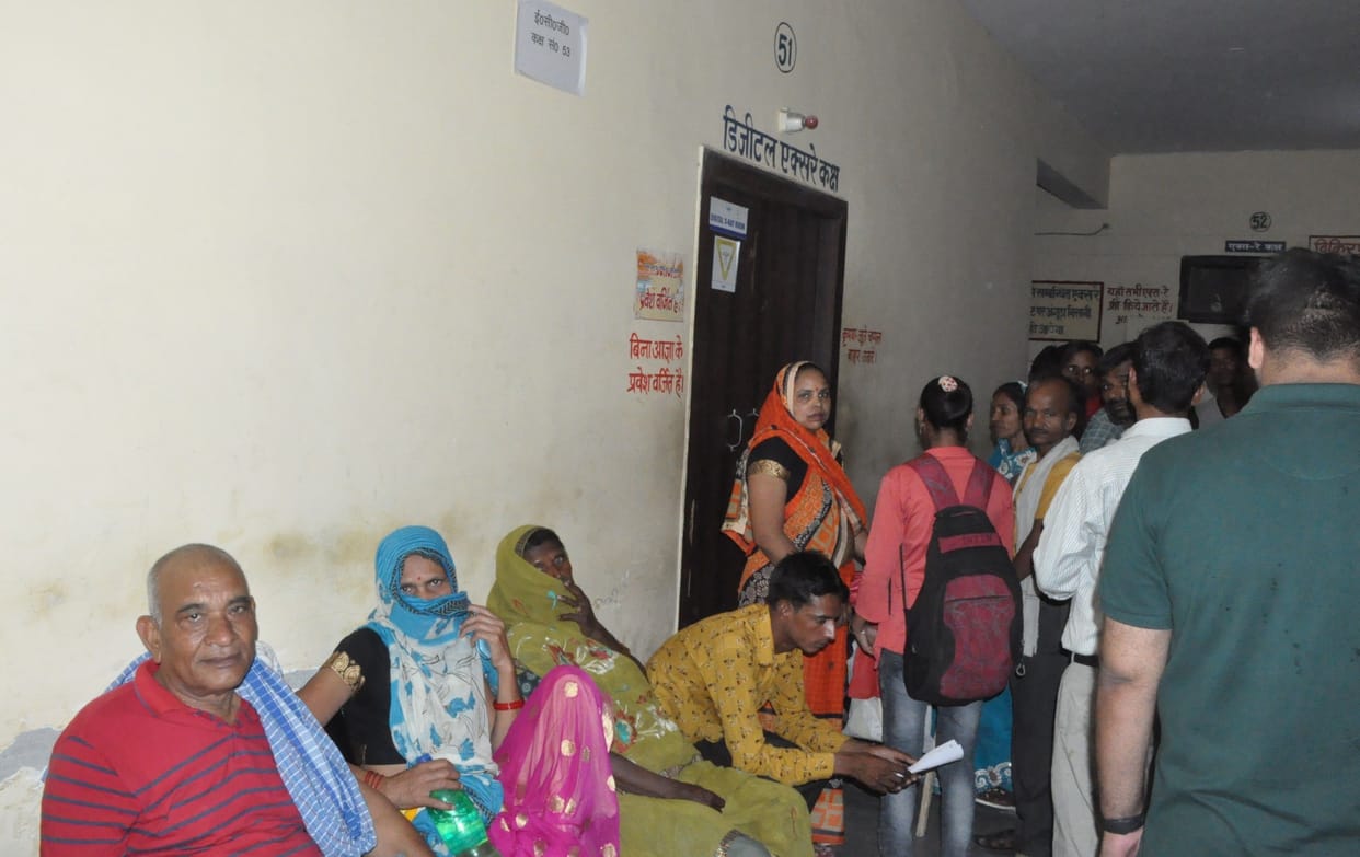 Hathras: Doctor four in OPD, patient helpless