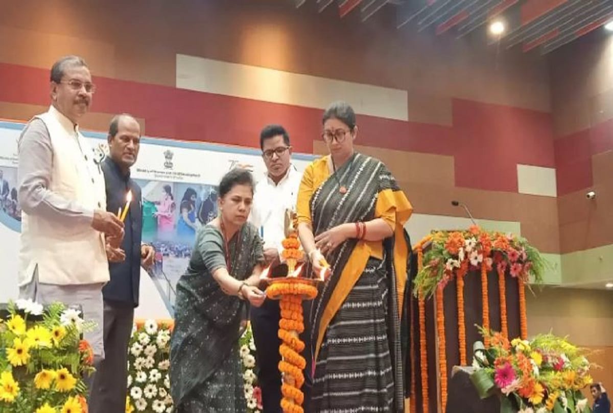 Union Minister Smriti Irani varanasi visit, will review achievements of Women and Child Development in 8 years