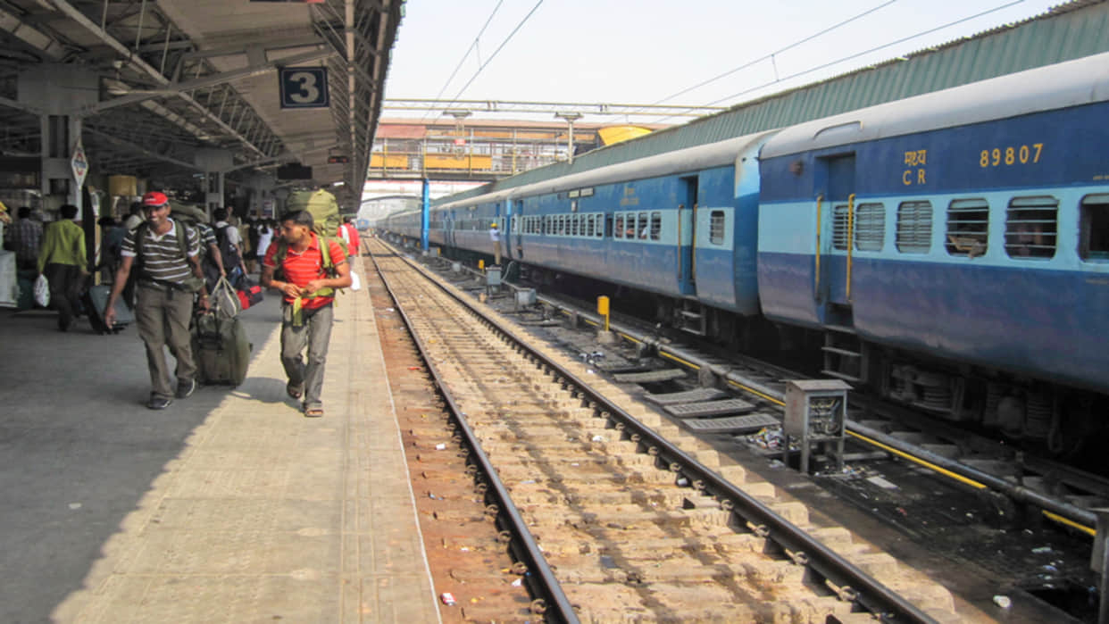 Agneepath Scheme Protest Today 40 trains including Vaishali Saptkranti will not run