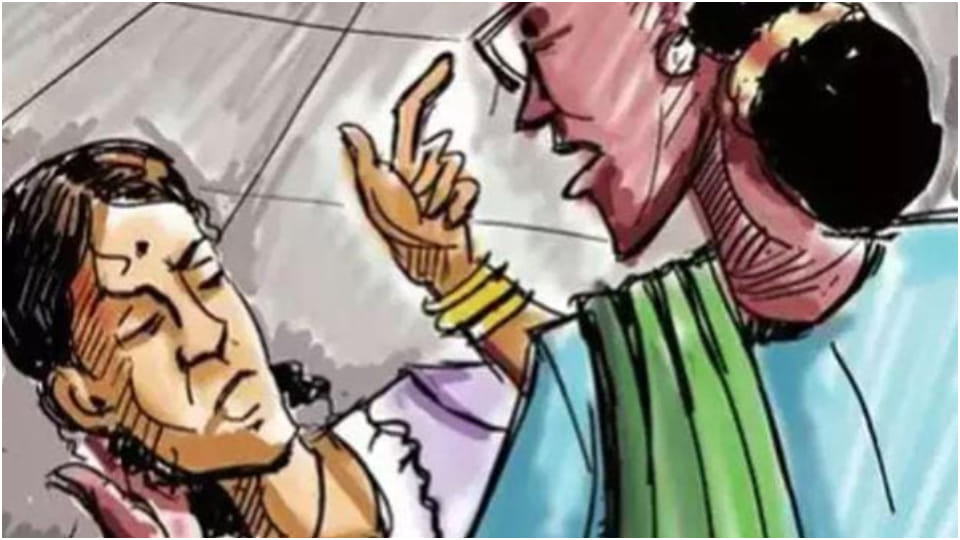 Two women quarreling with husband on middle of road in Jaipur