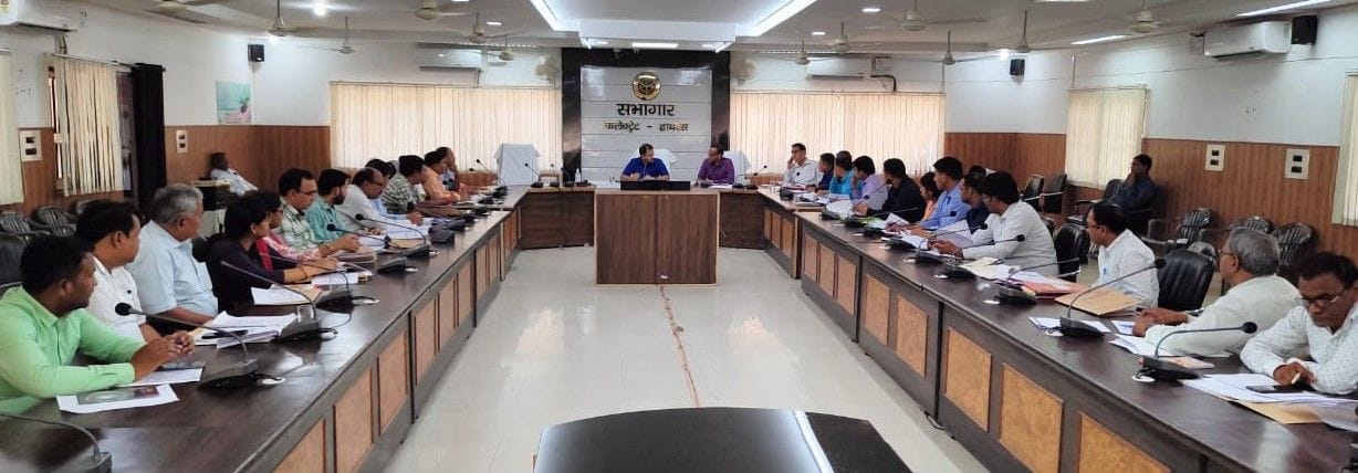 Hathras: Issue notice to illegal miners and encroachers