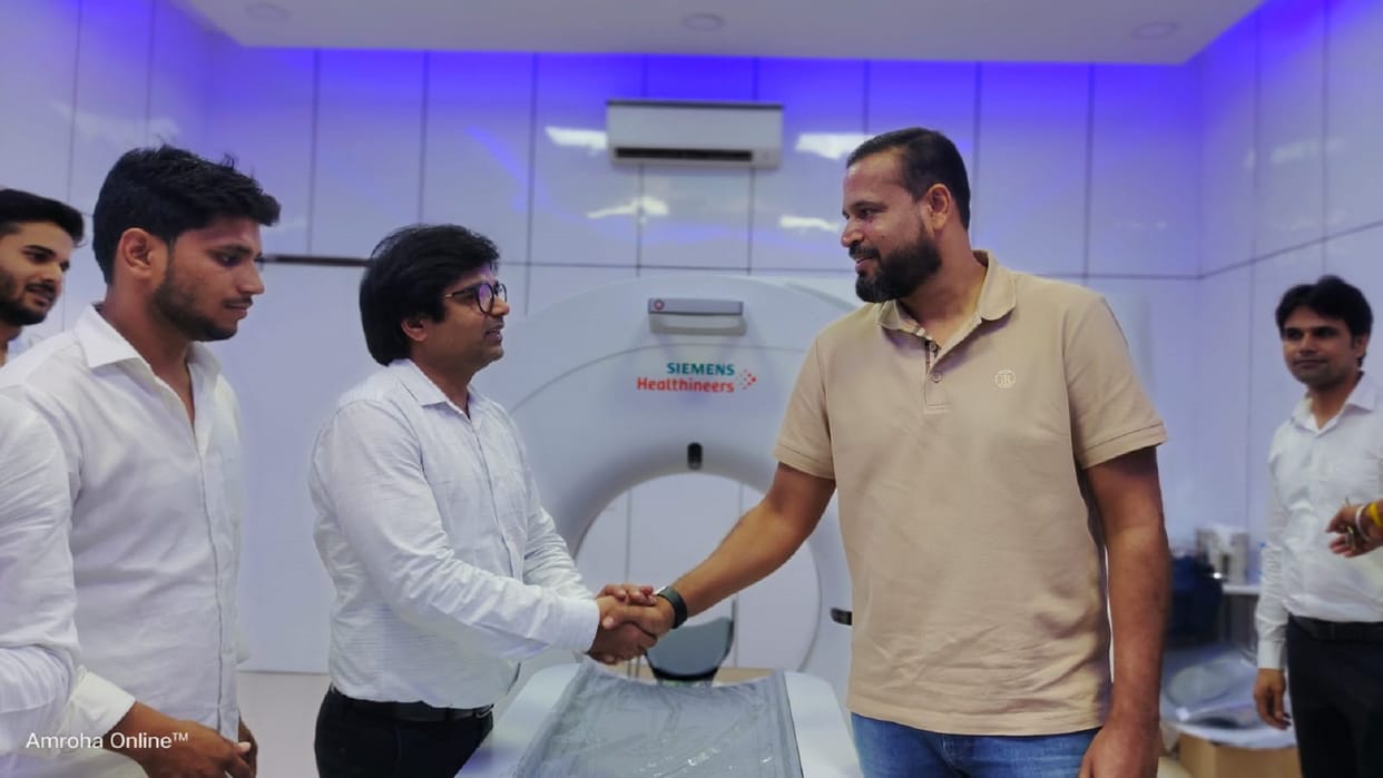 Cricketer Yusuf Pathan inaugurated the hospital in Amroha