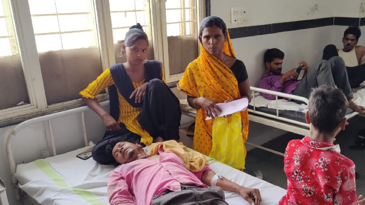 Chhatarpur: Dispute between brothers over installment deposit, for not paying money, entered the house and hit the younger brother with sticks