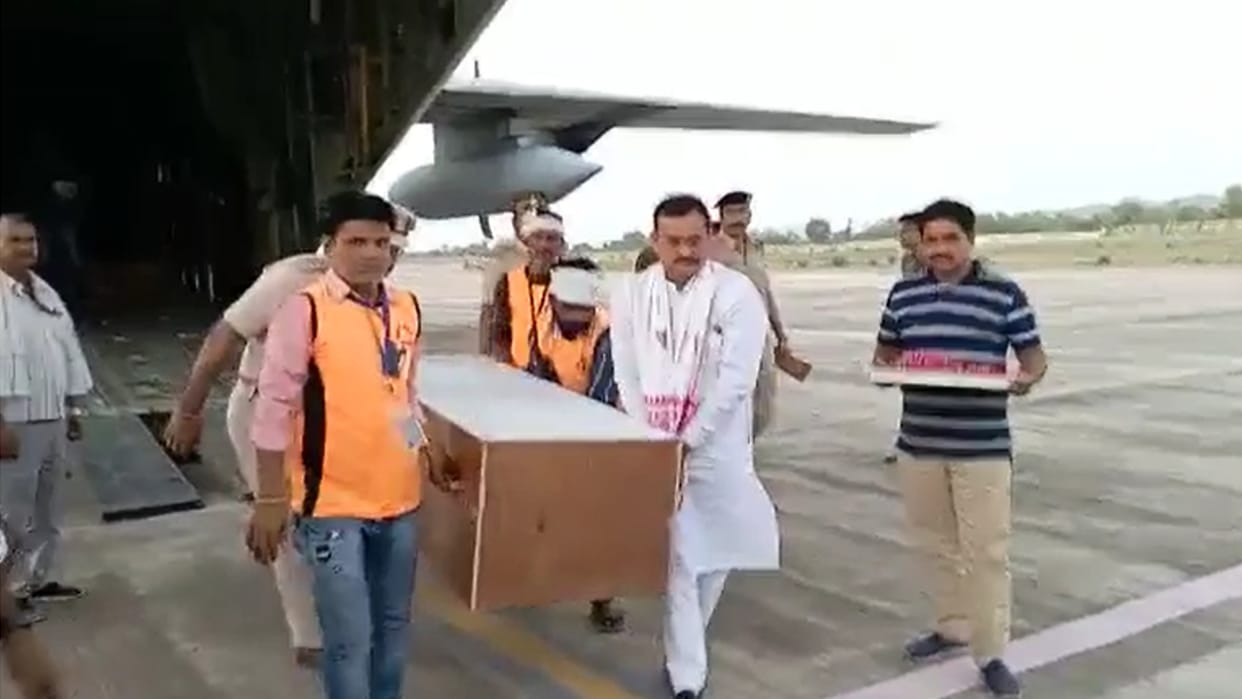 Uttarakhand Bus Accident: Air Force plane reached Khajuraho from Dehradun carrying 25 dead bodies in bus accident