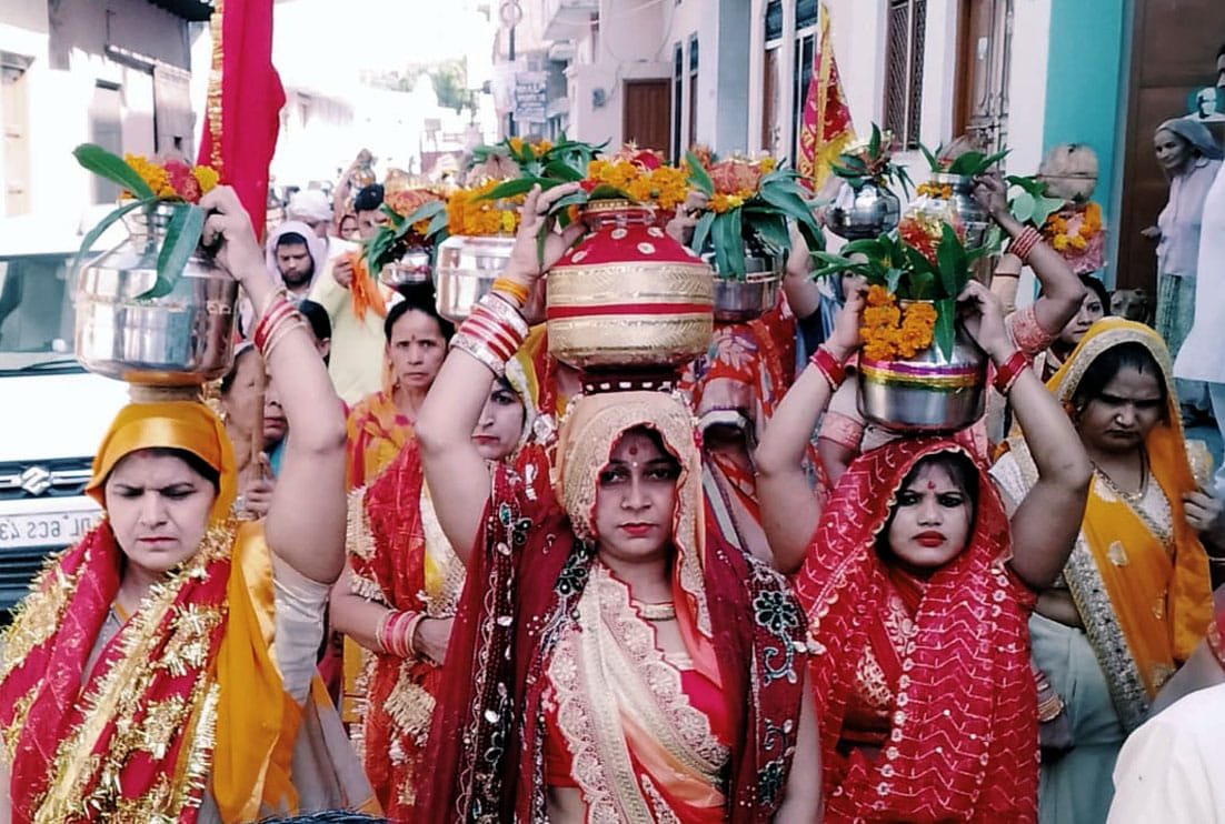 Kalash Yatra taken out in Khekra for the installation of deity idols