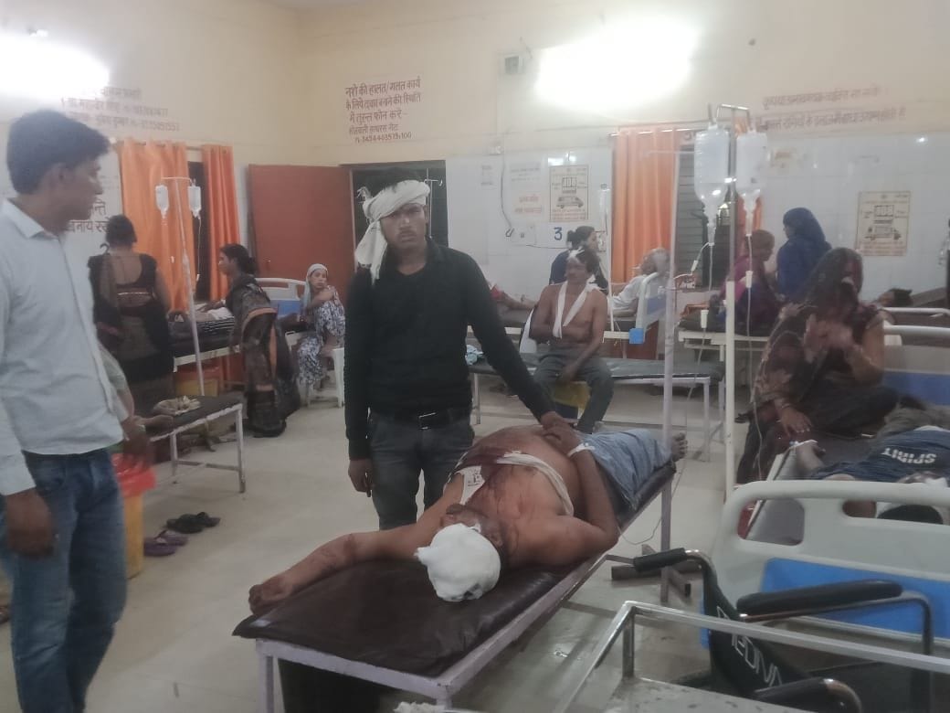 Hathras: After the meeting of the Gram Panchayat, assault and stone pelting, five injured