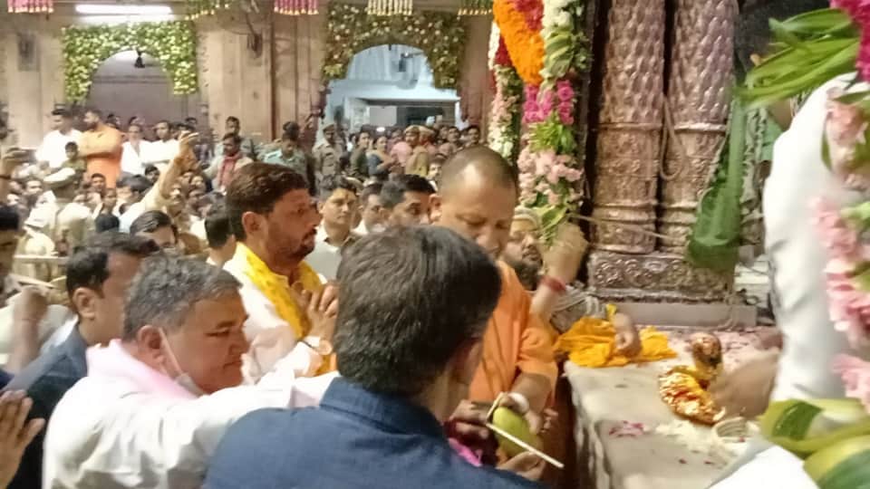 Cm yogi adityanath banke bihari darshan mathura visit