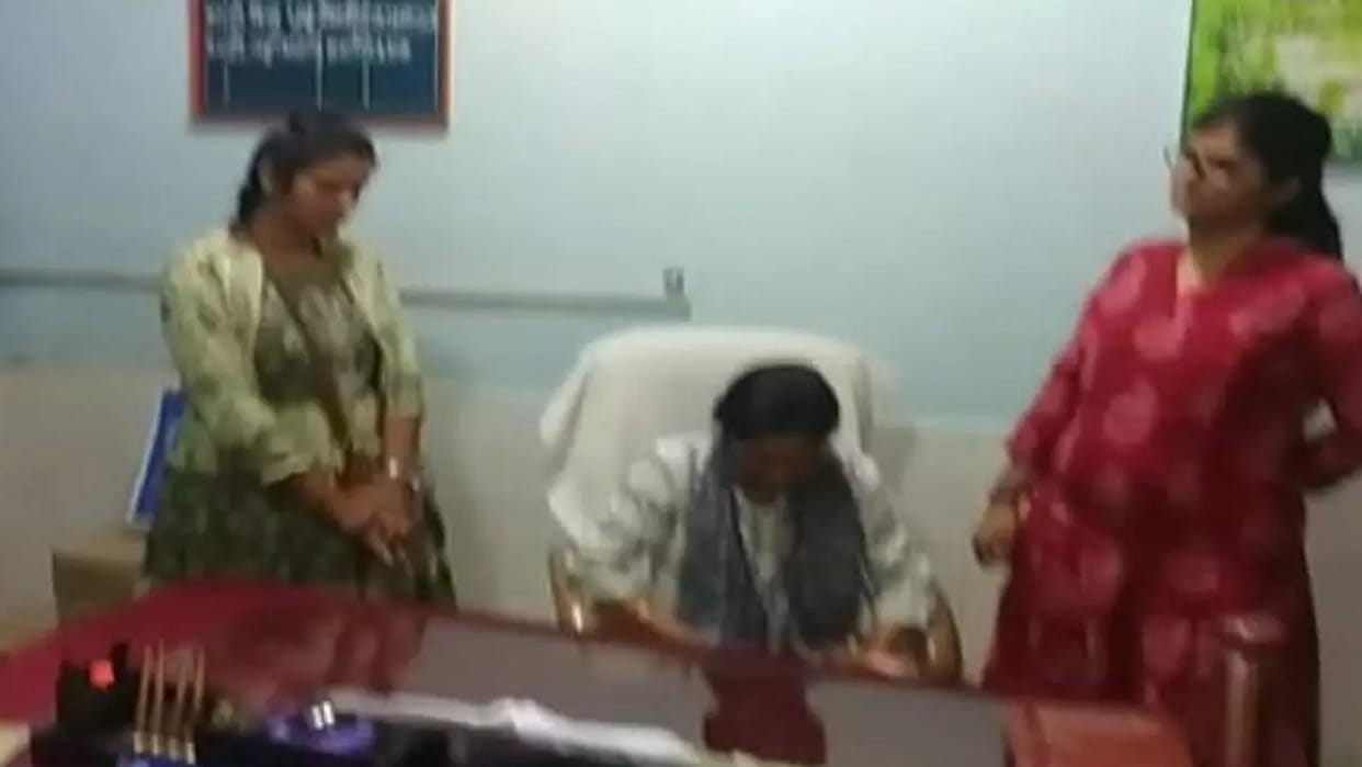 Singrauli: Ayush officer arrested for taking bribe of 10 thousand rupees, was taking money in lieu of appointment on outsource
